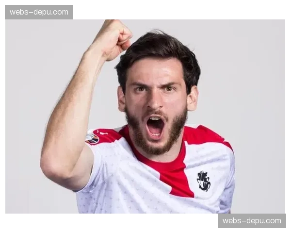 克瓦拉茨赫利亚梅开二度，格鲁吉亚前锋成巴黎进攻核心